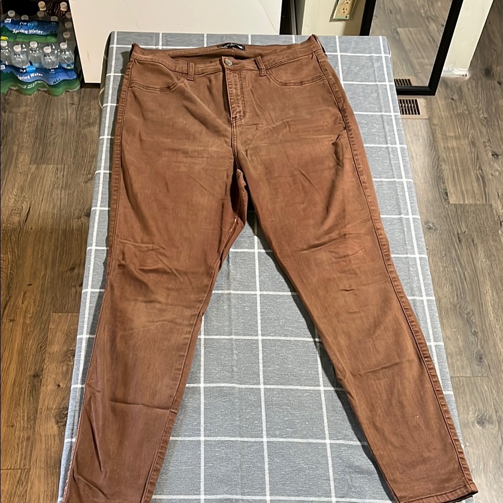 Fashion Nova Brown Skinny Jeans with Sleek Design